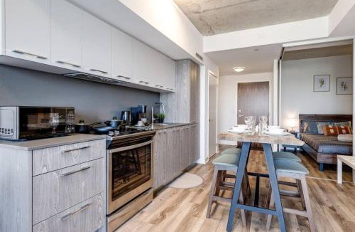 Riverside House | South Riverdale Suite with High speed WiFi and Balcony