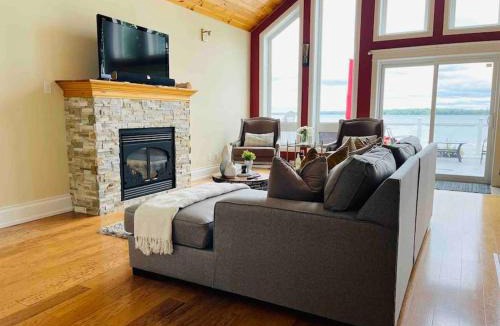 Washago Villa | SouthLake Cottage on The Lake.