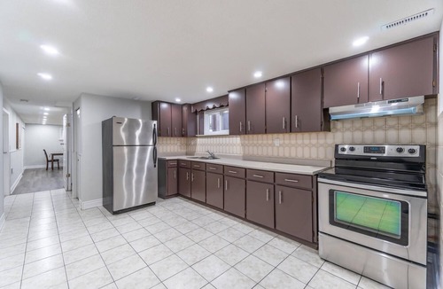 Mississauga House | Spacious 1+1 Bed 1 Bath house in Mississauga
