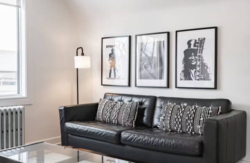 Winnipeg Apartment | Spacious 1 Bed/1 Bath near HSC and Downtown *Sleeps 4 and Free Parking