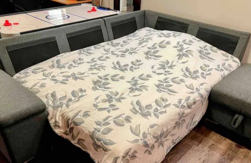 Kingston Apartment | Spacious 1 bedroom suite w free parking near CFB, RMC & DT