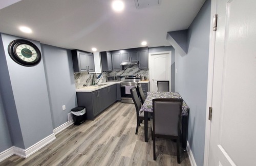 Norval House | Spacious 2 Bedroom 1 bathroom appartment