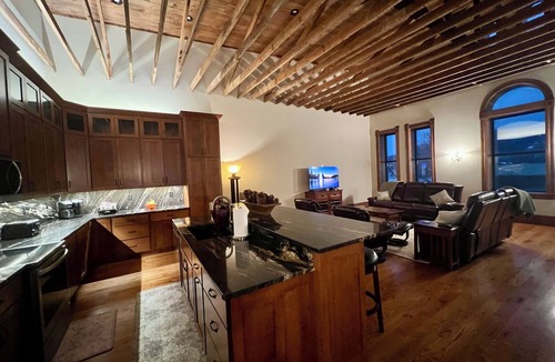 Houston Apartment | Spacious 2-bedroom loft above the International Owl Center in Houston, MN