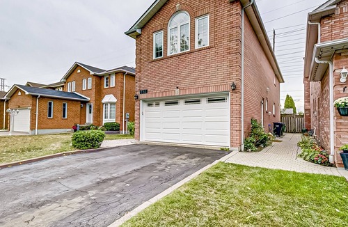 East Credit House | Spacious 2BR Guest Suite - Heart of Mississauga