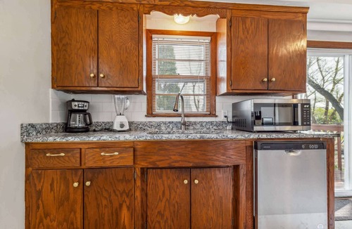 Crystal Apartment | Spacious 3-Bed Loft Home, Private Deck & Fire Pit