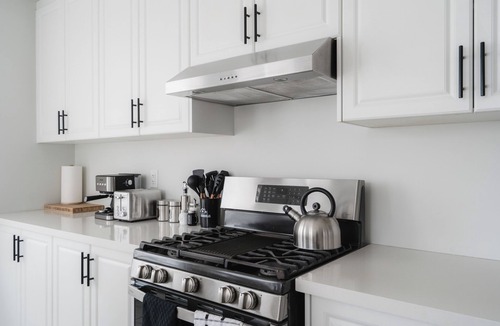 Brampton House | Spacious 3-bedroom 5 bed townhome in Quiet Brampton Location All Amenities Inc.