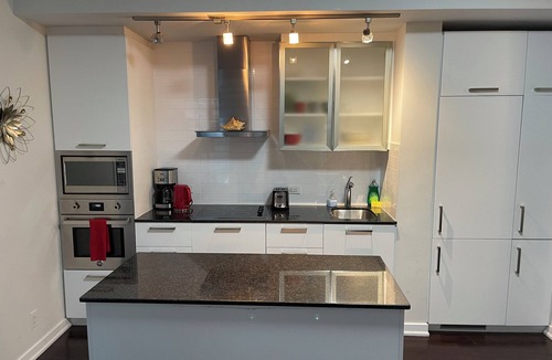 Downtown Toronto Condo | Spacious 3 Bedroom Apartment With amazing views!