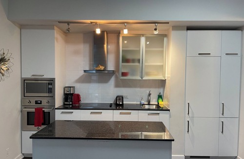 Downtown Toronto Condo | Spacious 3 Bedroom Apartment With amazing views!
