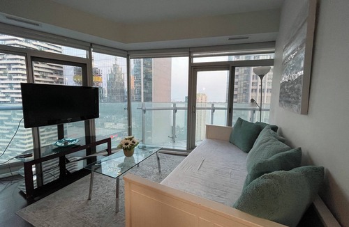 Downtown Toronto Condo | Spacious 3 Bedroom Apartment With amazing views!