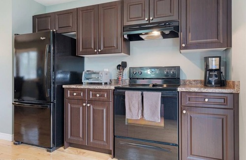 Turkey Point Cottage | Spacious 3 bedroom cottage, sleeps 10, 4 mins to beach, 6 person sauna