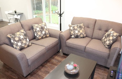 Ajax Apartment | Spacious 3 Bedroom walkout Basement Apartment