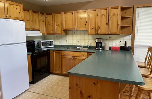 Bonfield Cottage | Spacious 3 Bedroom Waterfront Cottage on Lake Nosbonsing in Bonfield