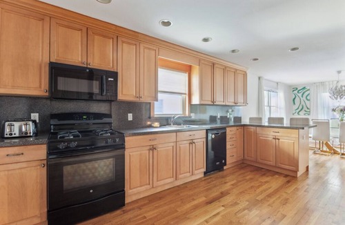 White Plains House | Spacious 3BR Home/Free Parking/Perfect for Families & Groups
