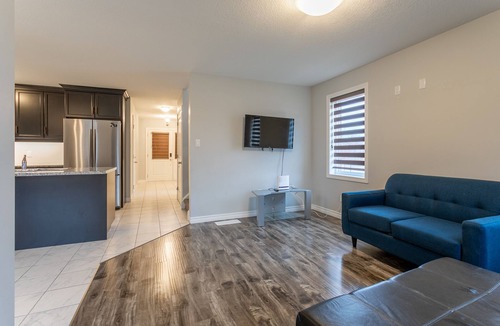 Ingersoll House | Spacious 4 BDR family-friendly house in Ingersoll