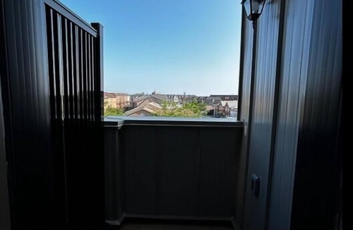 Victoria Village House | Spacious 4-bedroom house in Toronto - 15 minutes from downtown
