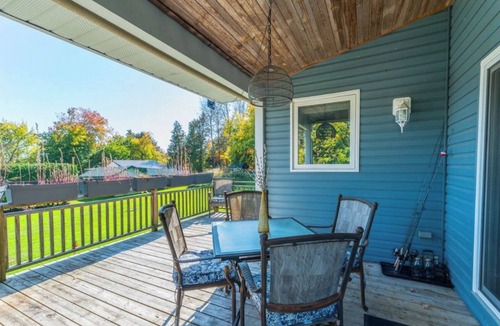 Victoria Road Cottage | Spacious 4 season cottage by Balsam Lake