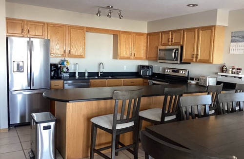Onamia House | Spacious 4BD 3Bth townhouse on the peninsula!