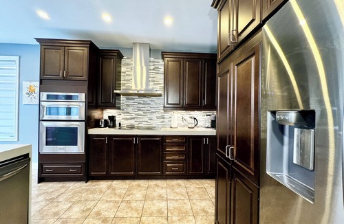Brampton House | Spacious 4BR Luxury Stay – Comfort, Style & Prime Location!