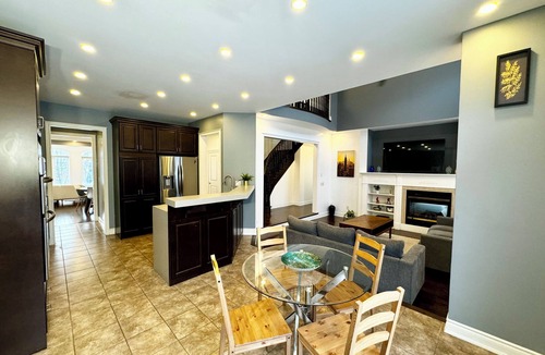 Brampton House | Spacious 4BR Luxury Stay – Comfort, Style & Prime Location!