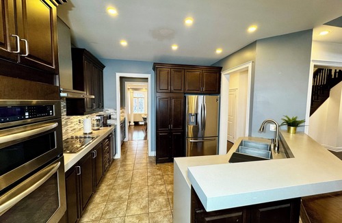 Brampton House | Spacious 4BR Luxury Stay – Comfort, Style & Prime Location!