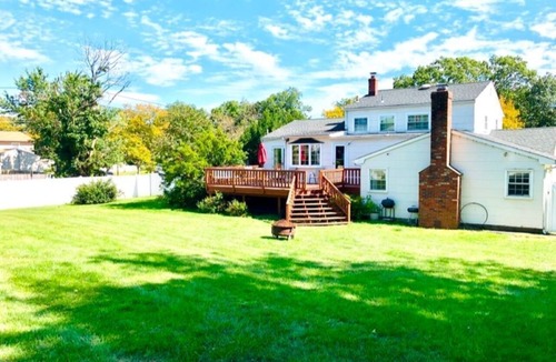 Somerset House | Spacious 5-bedroom house with huge backyard to host your next wedding/event