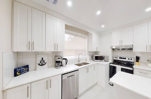 Clanton Park House | Spacious 5 Bedroom/3 Bath Homen