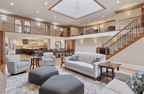 Montgomery House | Spacious 5-bedroom historic house in Montgomery, MN