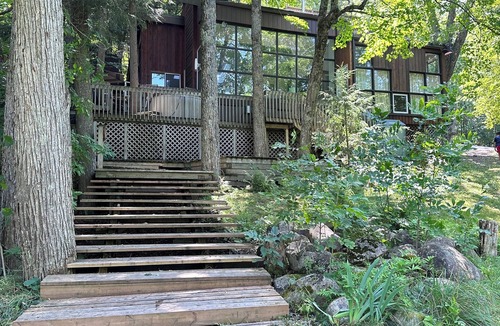 Utterson Cottage | Spacious 5 bedroom waterfront cottage. Billiard, TV, 3 kayaks, fishing, swimming