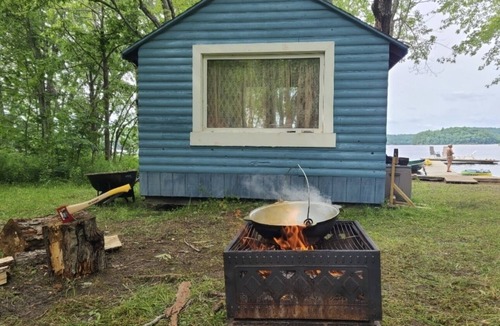 Utterson Cottage | Spacious 5 bedroom waterfront cottage. Billiard, TV, 3 kayaks, fishing, swimming