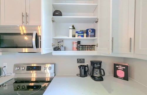 Tay House | Spacious 6-bdrm luxury, modern house with lake view in cottage country, Ontario