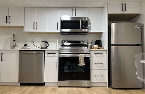 Yorkson House | Spacious and modern 2BR oasis- home away from home