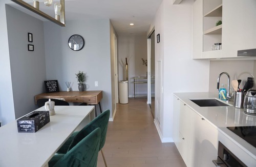 Downtown Toronto Condo | Spacious apartment in the heart of Toronto! Close to historic & touristic sites.