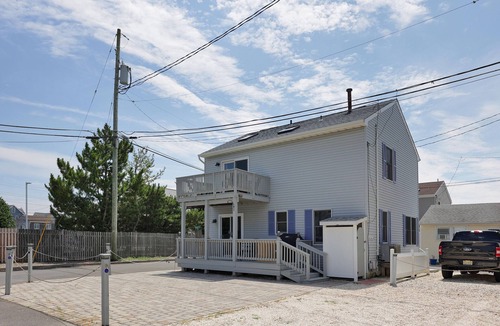Dover Beaches North House | Spacious Beach House located 1 Block from the Beach