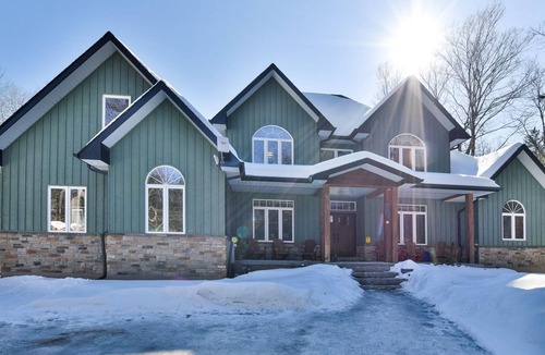 Baddow Cottage | Spacious Beachfront Family Cottage in the Kawarthas