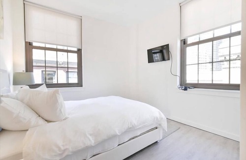Chinatown Apartment | Spacious + Bright 2BR | Kitchen | Linens+ Towels | Desk+WiFi | by GLS