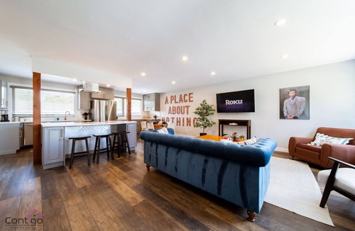 Southwest Edmonton House | Spacious & Central | Hot Tub | AC | Sleep 12 |Yard