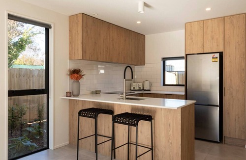 Linwood Villa | Spacious Central Townhouse – Perfect for All
