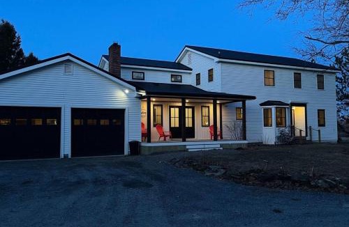 Brewer House | Spacious Colonial Large Groups Fire Pit