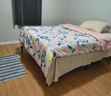 Mississauga House | Spacious double Room keyless check-in