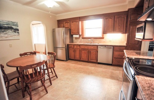 Port Dover House | Spacious Downtown home with lots of amenities!