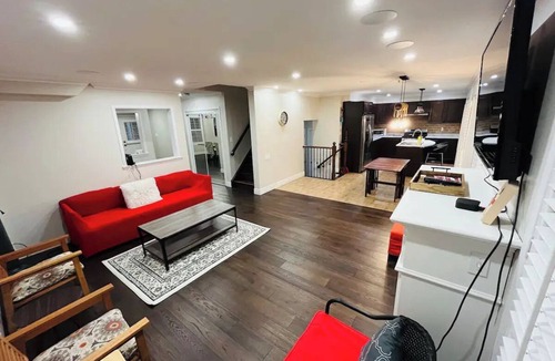 Brantford House | Spacious & Elegant 3BR + Office