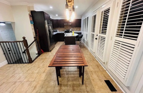 Brantford House | Spacious & Elegant 3BR + Office