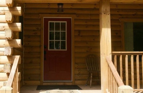Cobourg Cabin | Spacious Family Cabin, Hot Tub & Pet Friendly!