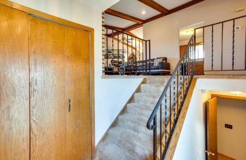 Brooklyn Park House | Spacious Family Home 11 Mi to Dtwn Minneapolis!