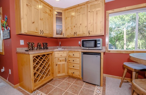 Forest Lake House | Spacious Family Lakefront Retreat
