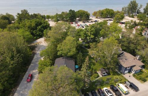 Wasaga Beach Apartment | Spacious Ground Floor Garden View Apartment