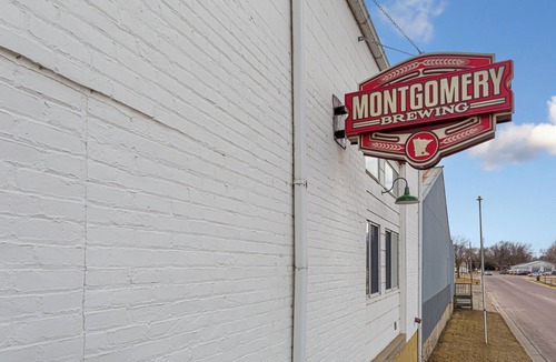 Montgomery Apartment | Spacious Historic Bottling Department Loft with Taproom Perks
