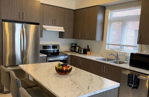 York Regional Municipality House | Spacious Home In Great Area Near Hwy 404
