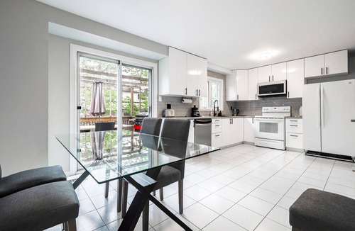 Thornhill House | Spacious Home In Heart Of Thornhill