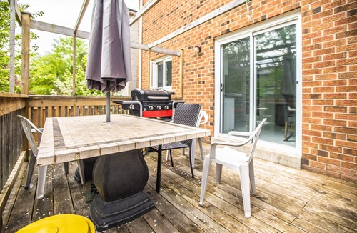 Thornhill House | Spacious Home In Heart Of Thornhill